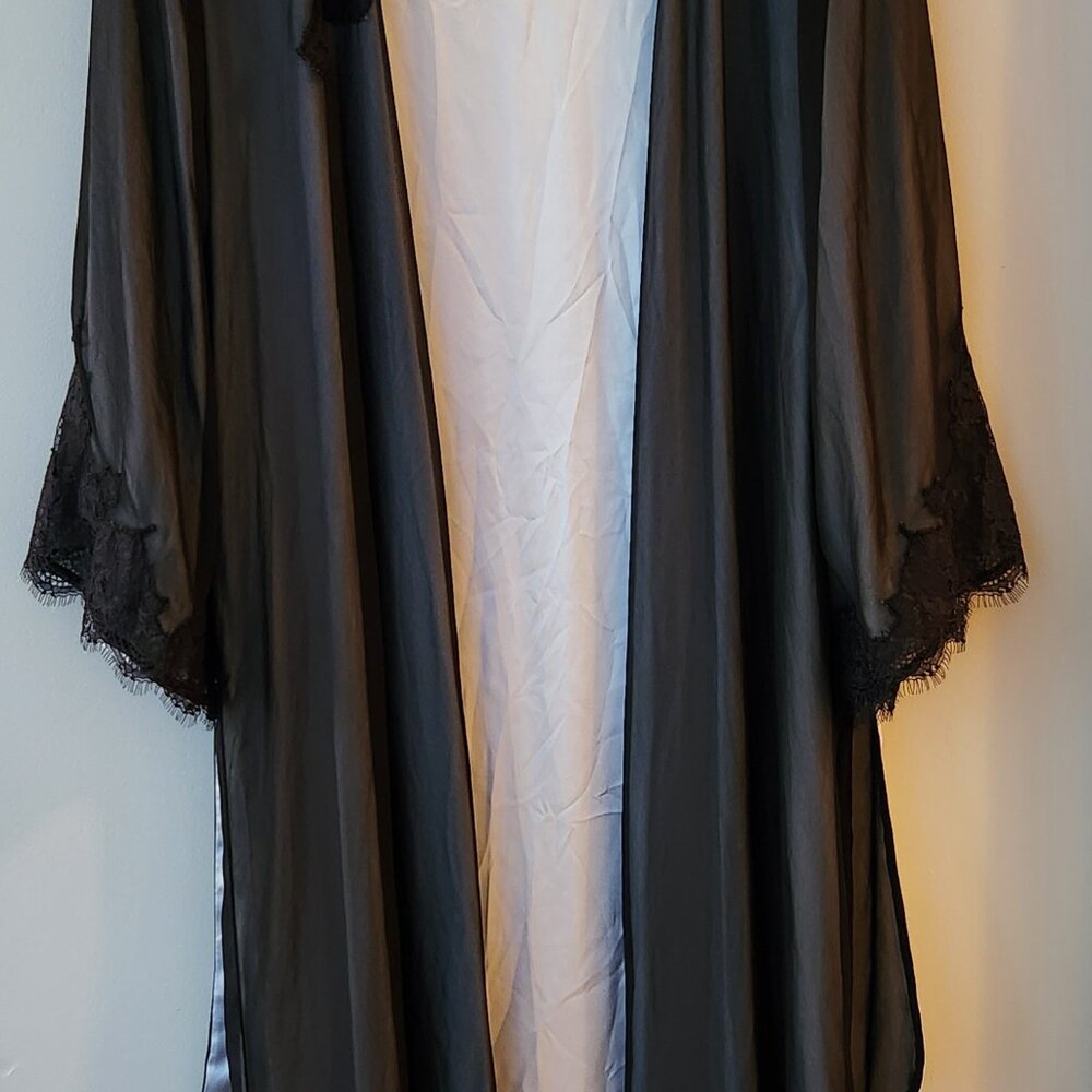 Cabernet Robe - Picture 10 of 16